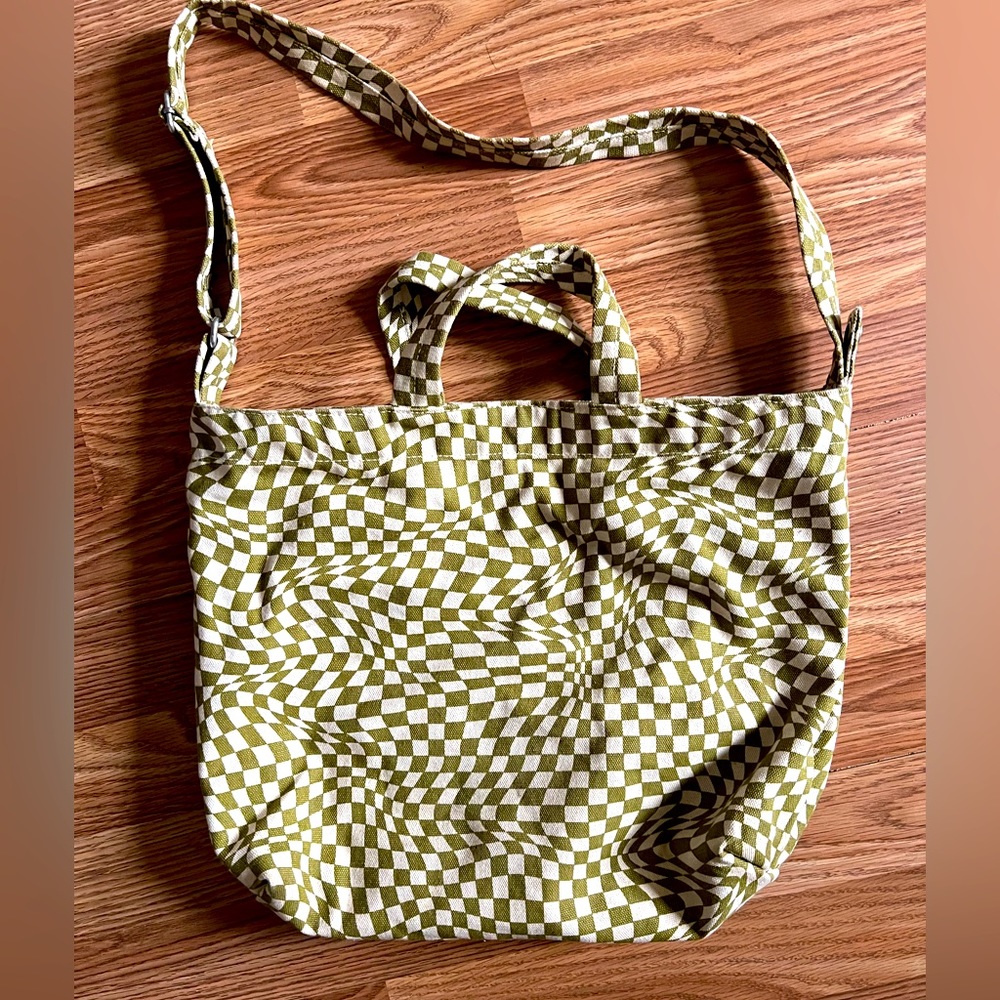 Baggu trippy checkered canvas bag in green